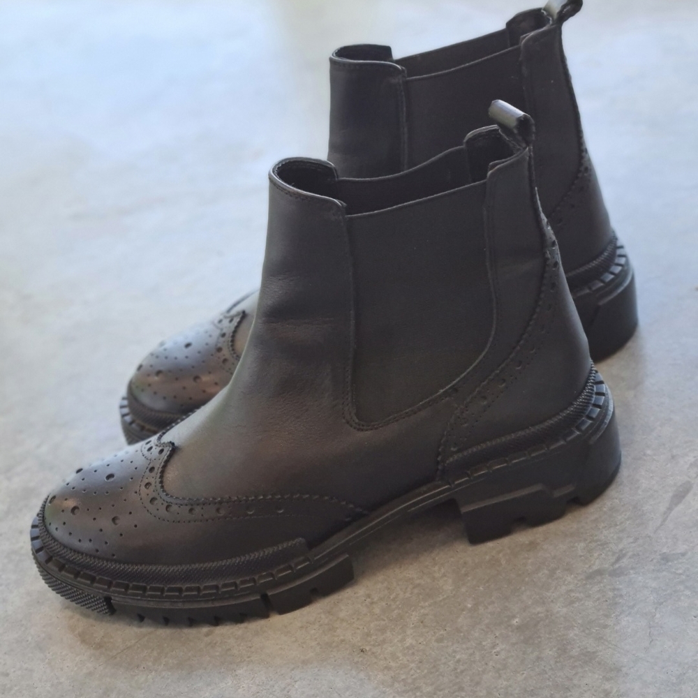 Oxford Black Leather Ankle Boots